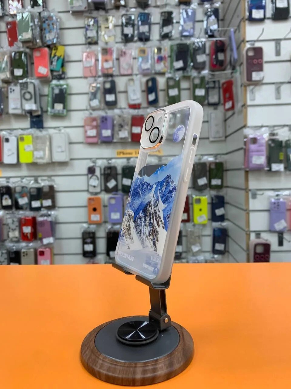 Чехол для iPhone 15 Pro «Горы белый холодно» - 1