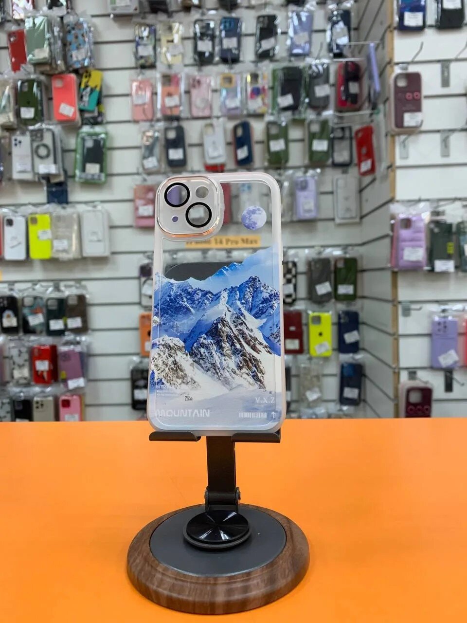 Чехол для iPhone 15 Pro «Горы белый холодно» - 2