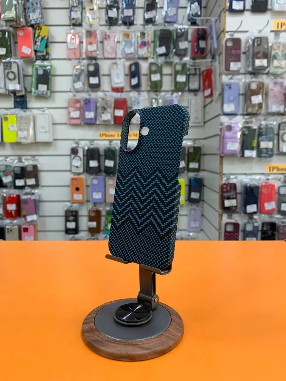 Чехол для iPhone 15 Pro «Зигзаг» - 1